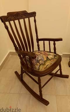 كرسي هزاز خشب زين  قماش تابلو روميو وجوليات مميزة جديدة بسعر لقطة