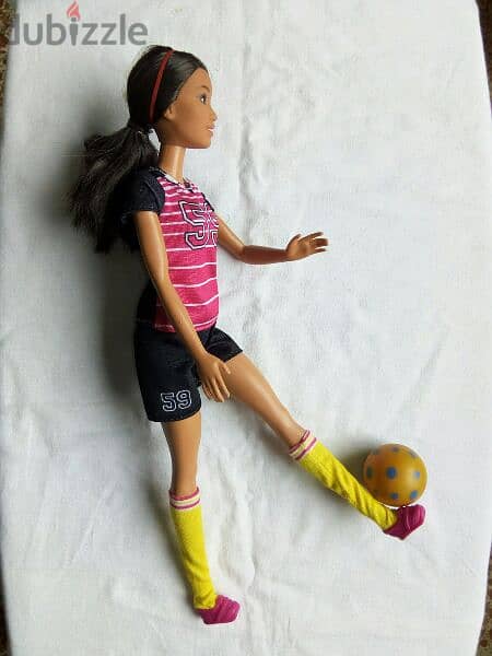 BARBIE SOCCER PLAYER - I CAN BE brunette great doll +complete wear=17$ 2