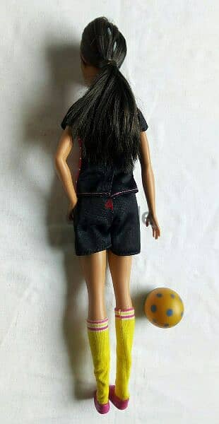 BARBIE SOCCER PLAYER - I CAN BE brunette great doll +complete wear=17$ 5