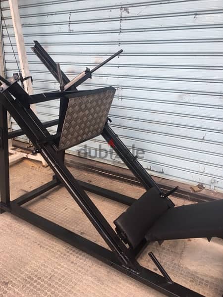 leg press like new very good quality we have also all sports equipment 6
