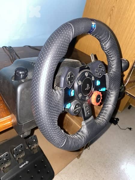 Logitech Driving Force G29 Racing Wheel w/Pedals + Shifter 1