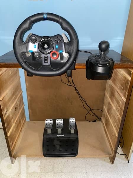 Logitech Driving Force G29 Racing Wheel w/Pedals + Shifter 3