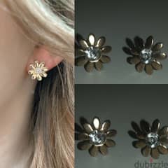 daisy studs earrings colour gold