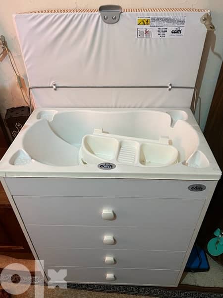 CAM dresser with changing table and bath 2