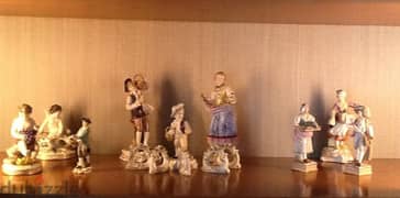 8 figurines