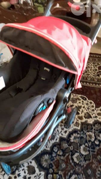 stroller and  car chair for new born. really in very  good condition 1