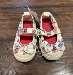 Girl's shoes size us 6