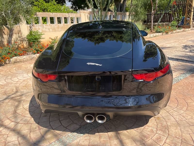 Jaguar f-type 2017 black supercharger 6 cylinder 4