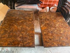 طاولتين خشب مع طاولة صندوق بحالة حيدة بسعر ١٠٠$ موجودين بحلتا البترون