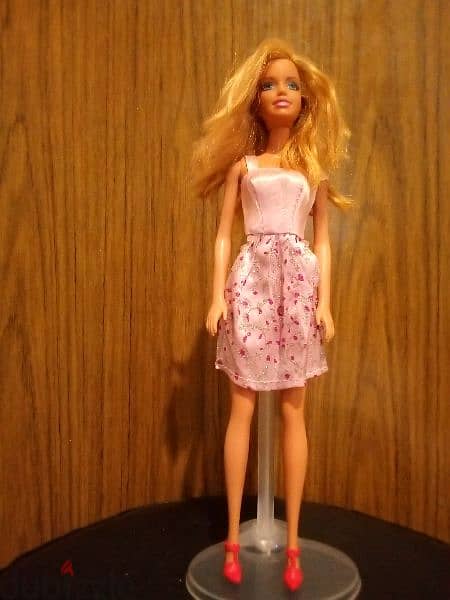 Barbie Mattel 2000 dressed barely used Still good doll=12$ 0