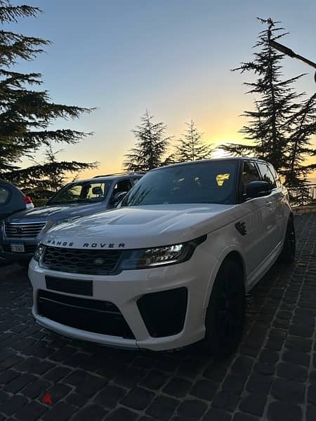 RANGE ROVER SVR 2019 FULLY LOADED - Red Interior MINT CONDITION ! 0