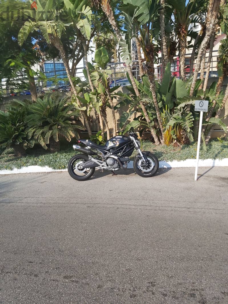 Ducati Monster 696 8